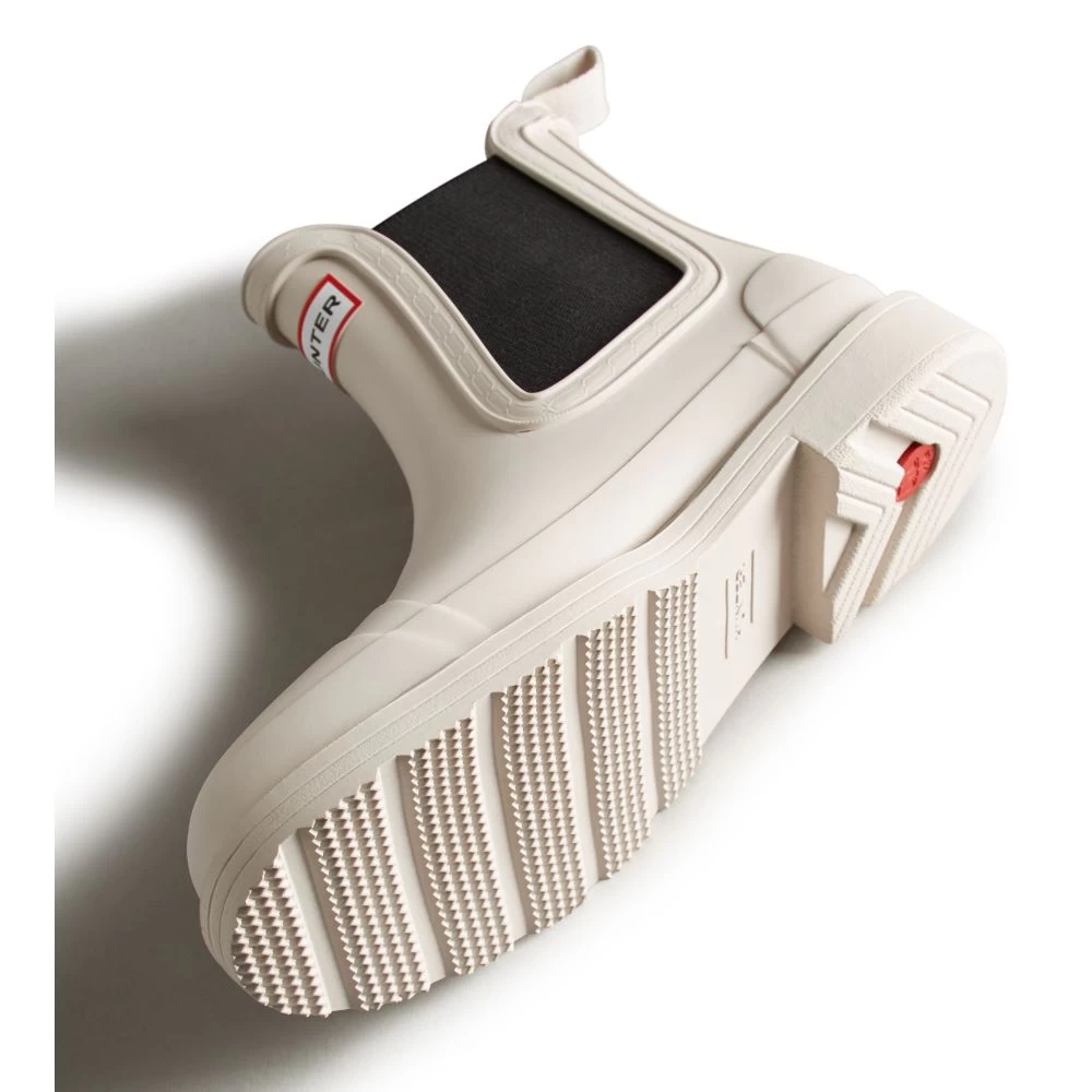 Hunter Women's Commando Chelsea Boots In Cast Pale Grey - Image 4